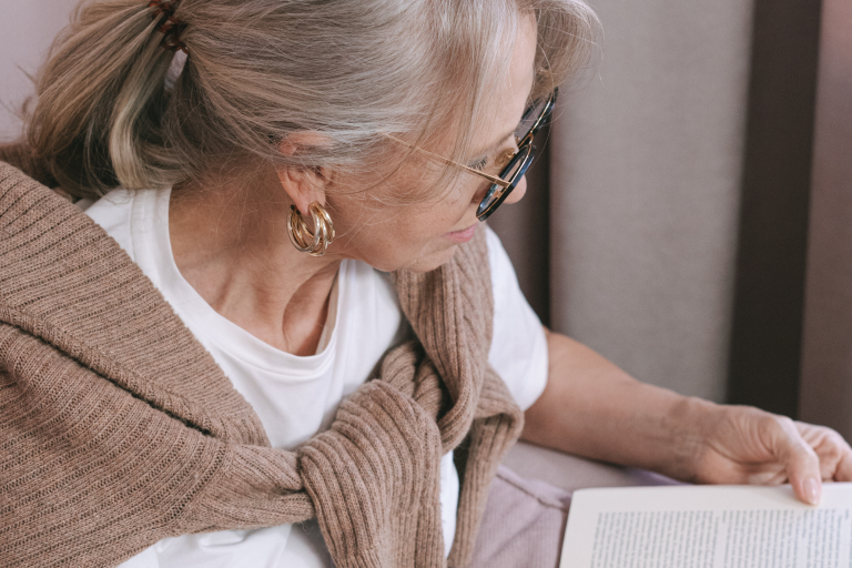 La Santé Visuelle des Seniors à Caluire : Bien Choisir Son Équipement Pour Conserver l&rsquo;Autonomie (Le Secret d&rsquo;une Vieillesse sans Tracas Visuel)