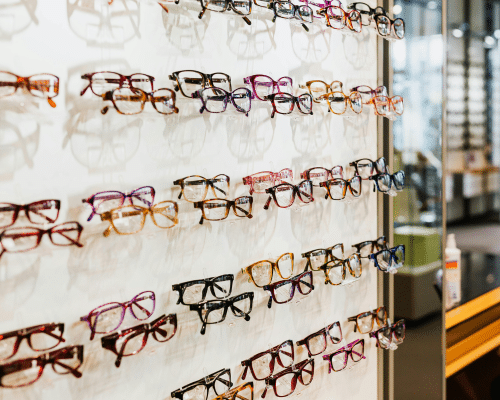 Opticien spécialisé : pourquoi acheter ses lunettes en boutique ?